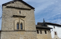 Aizp�n / GO�I. Detalle de la ventana renacentista del torre�n-palacio.