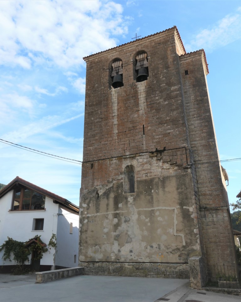 Ilúrdoz / Ilurdotz  ESTERIBAR. Torre de la iglesia.