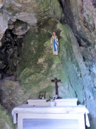 Salinas de Oro. Gruta de la Virgen de Lourdes.
