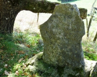 Urdiáin / URDIAIN. Piedra tallada con los nombres del valle.