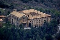 Otra vista del monasterio de Leyre