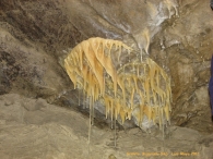 Escudo ( Cave Shields)   Granito, cueva.  Bujaruelo (Hu)